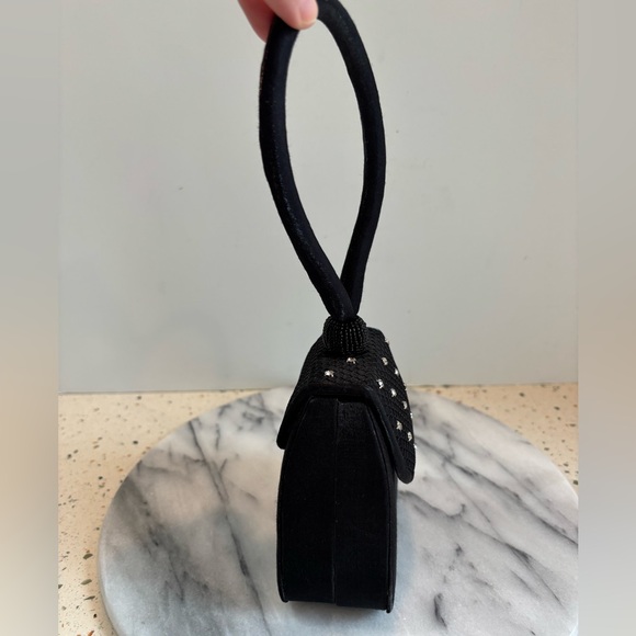 Elegant Black Evening Wristlet Handbag - Picture 3 of 8